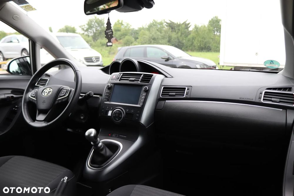 Toyota Verso 1.8 Premium 7os - 24
