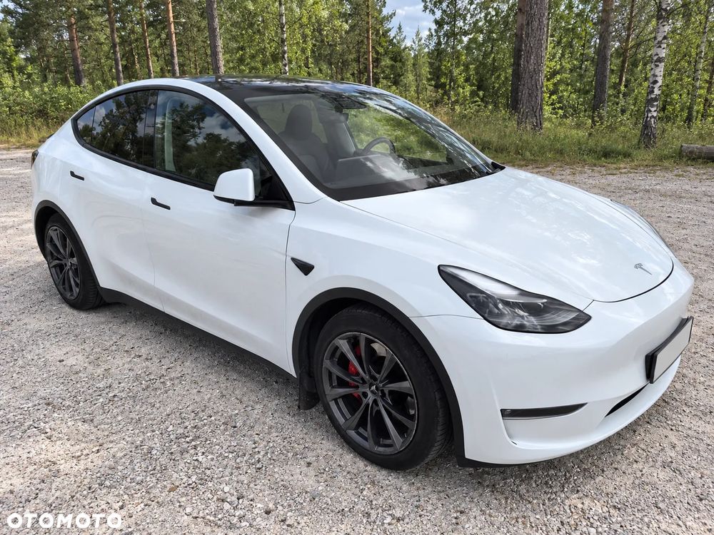 Tesla Model Y Performance AWD - 3