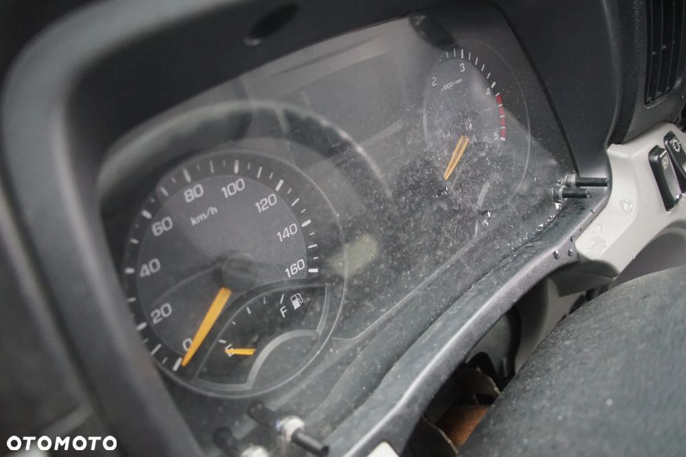 Auto na części - Fuso Canter 9C18 3.0 D 175 KM 4P10 Duonic 2020R Silnik Skrzynia Drzwi Lampa Lusterko Klamka Szyba Owiewka Osłona Kontener Zabudowa Deska Kokpit Sterownik Moduł Czujnik Licznik Panel - 11