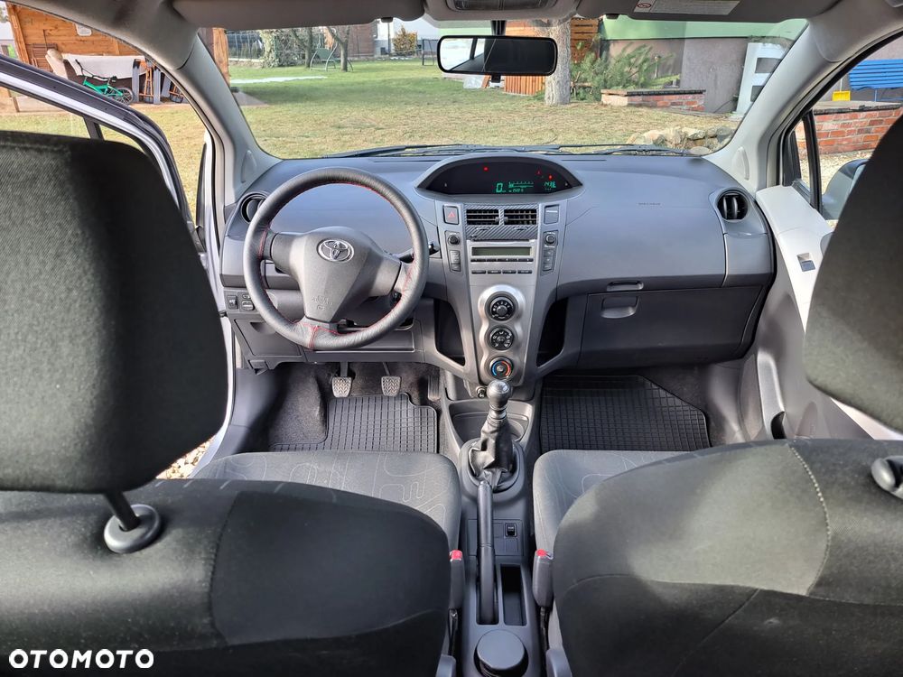 Toyota Yaris - 12