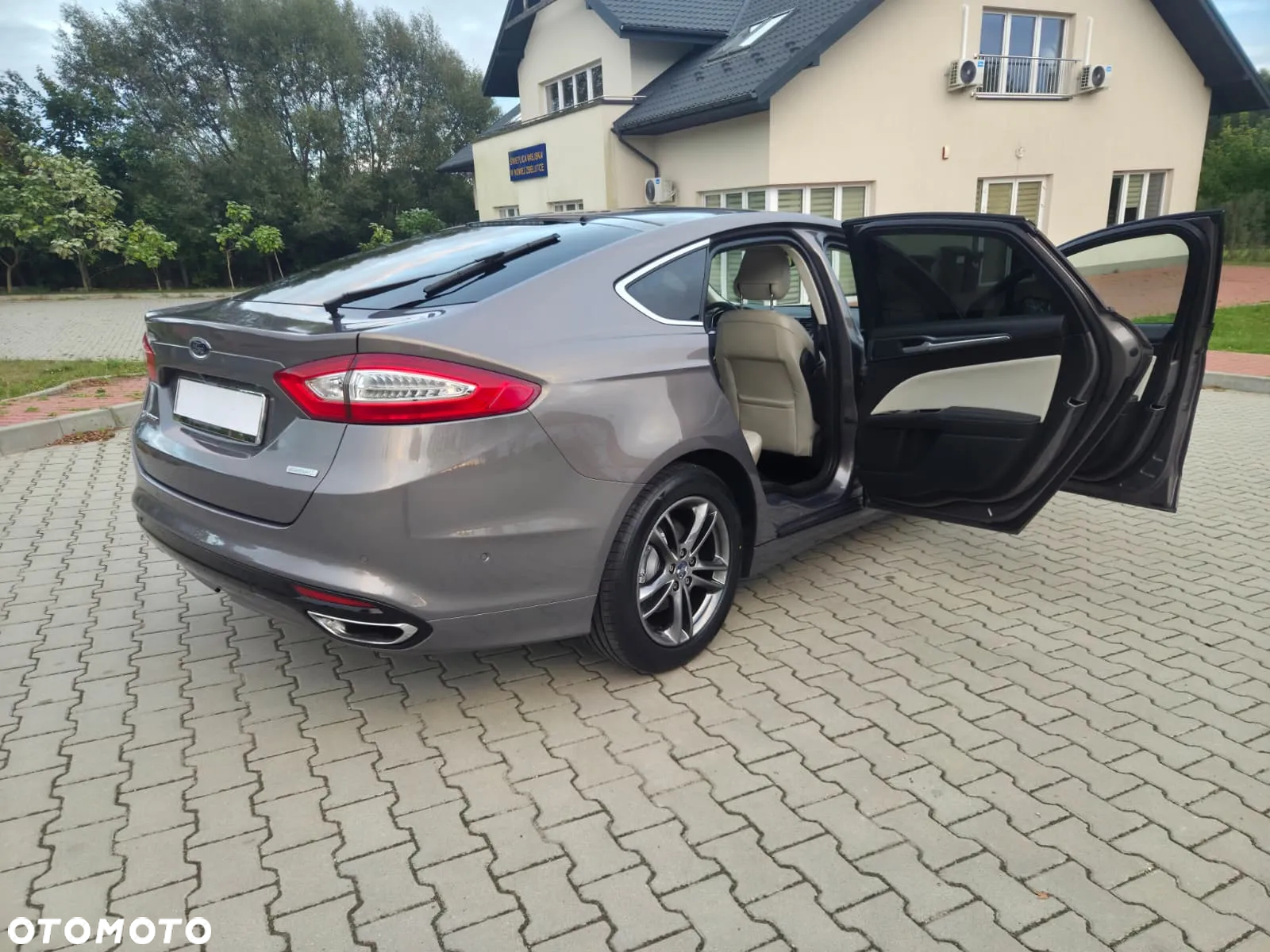 Ford Mondeo 2.0 EcoBoost Titanium - 23