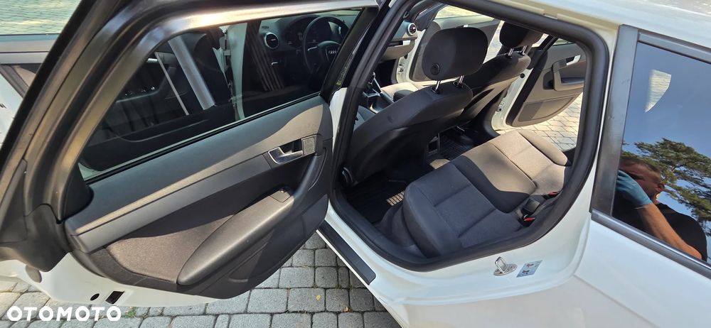 Audi A3 Sportback 1.6 TDI DPF S line Sportpaket - 25