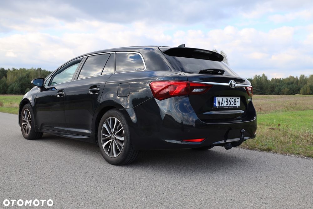 Toyota Avensis 1.8 Premium MS - 6