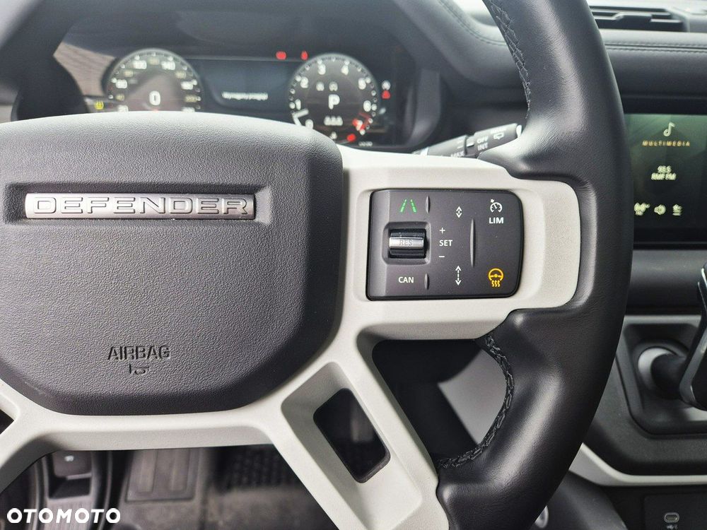 Land Rover Defender - 27