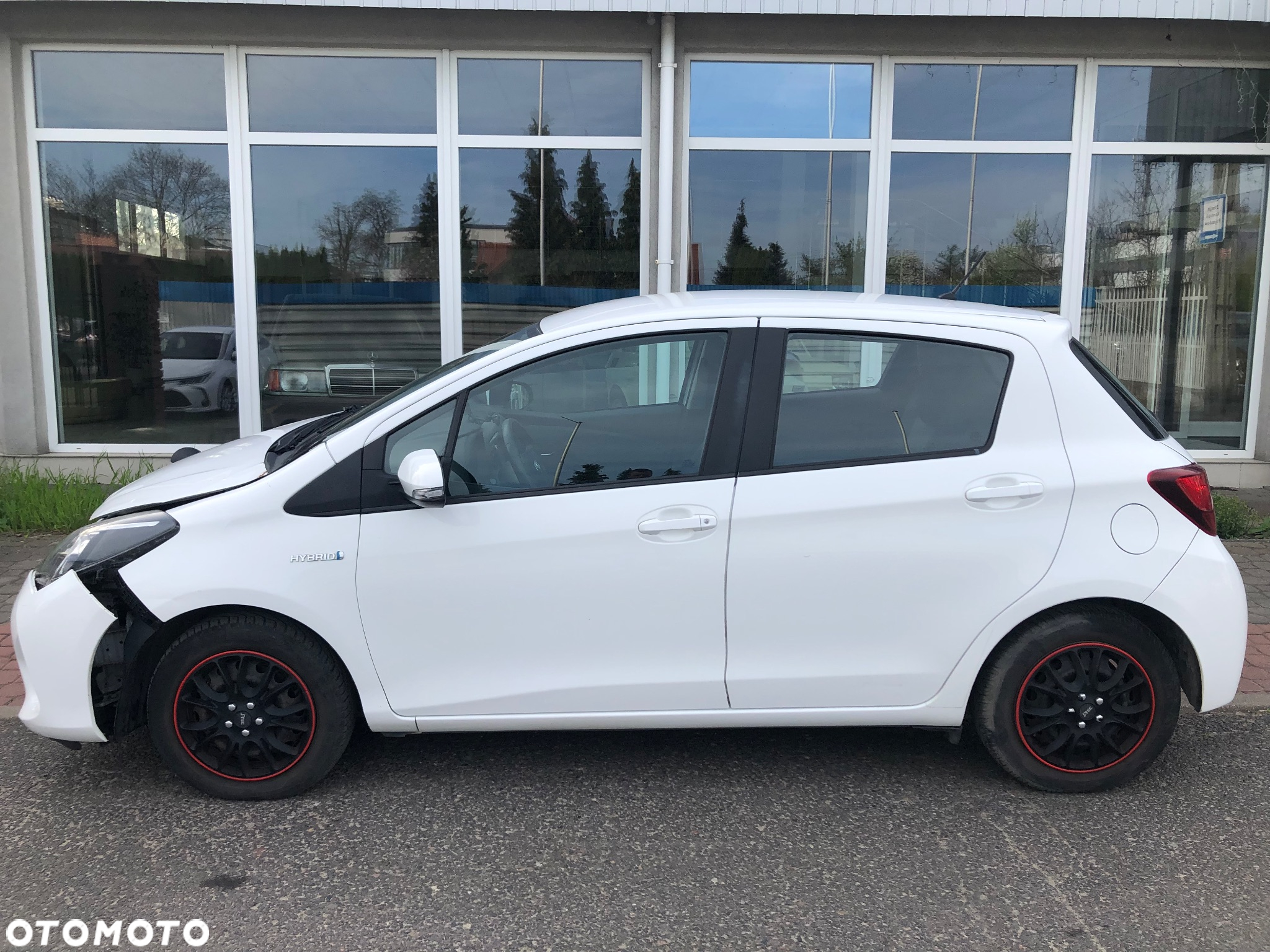 Toyota Yaris Hybrid 100 Premium - 12