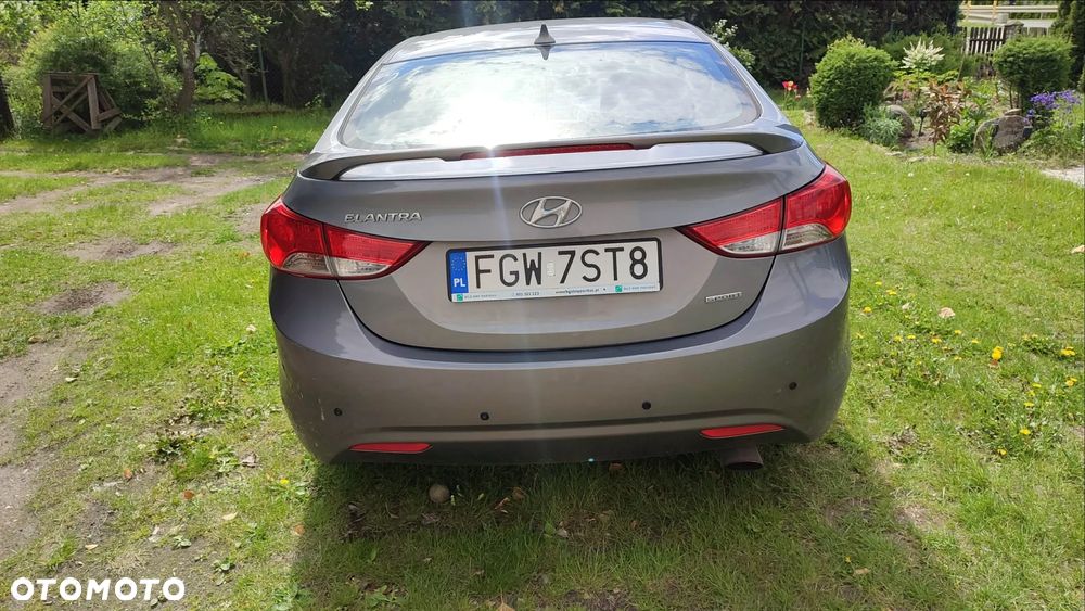 Hyundai Elantra - 5