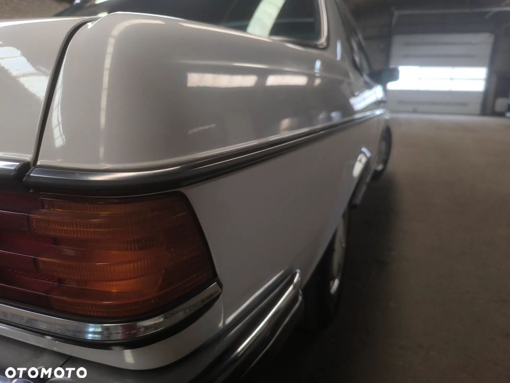 Mercedes-Benz 280 - 19