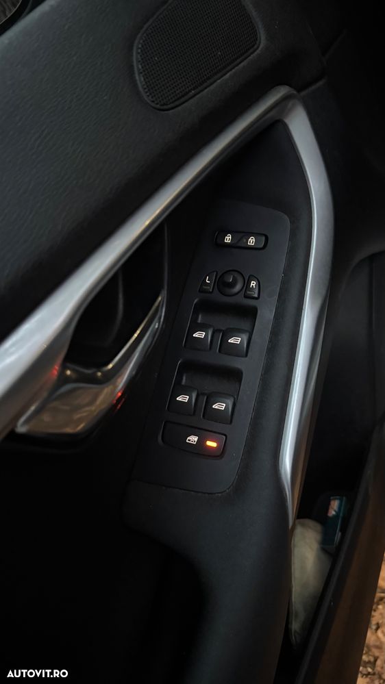 Volvo V40 D4 Kinetic - 12