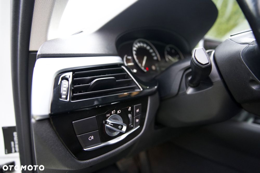 BMW Seria 5 520d Luxury Line - 6