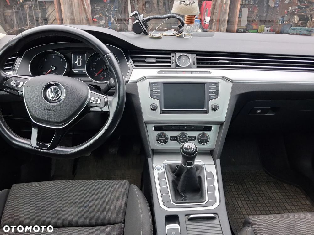 Volkswagen Passat 1.6 TDI BMT Comfortline - 21