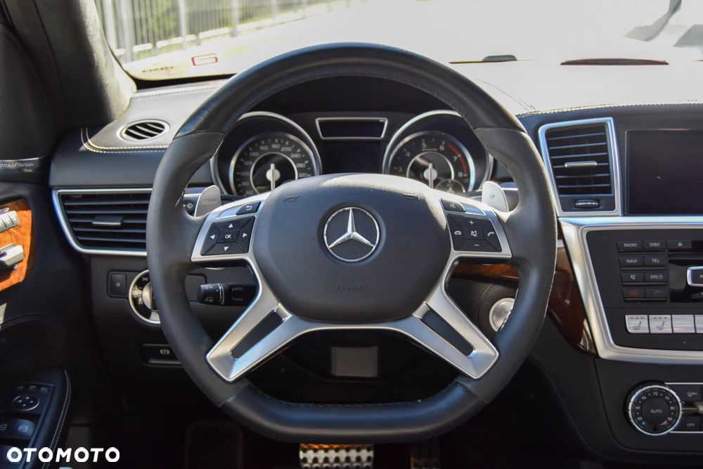 Mercedes-Benz ML 63 AMG 4Matic AMG SPEEDSHIFT 7G-TRONIC AMG Performance Package - 32
