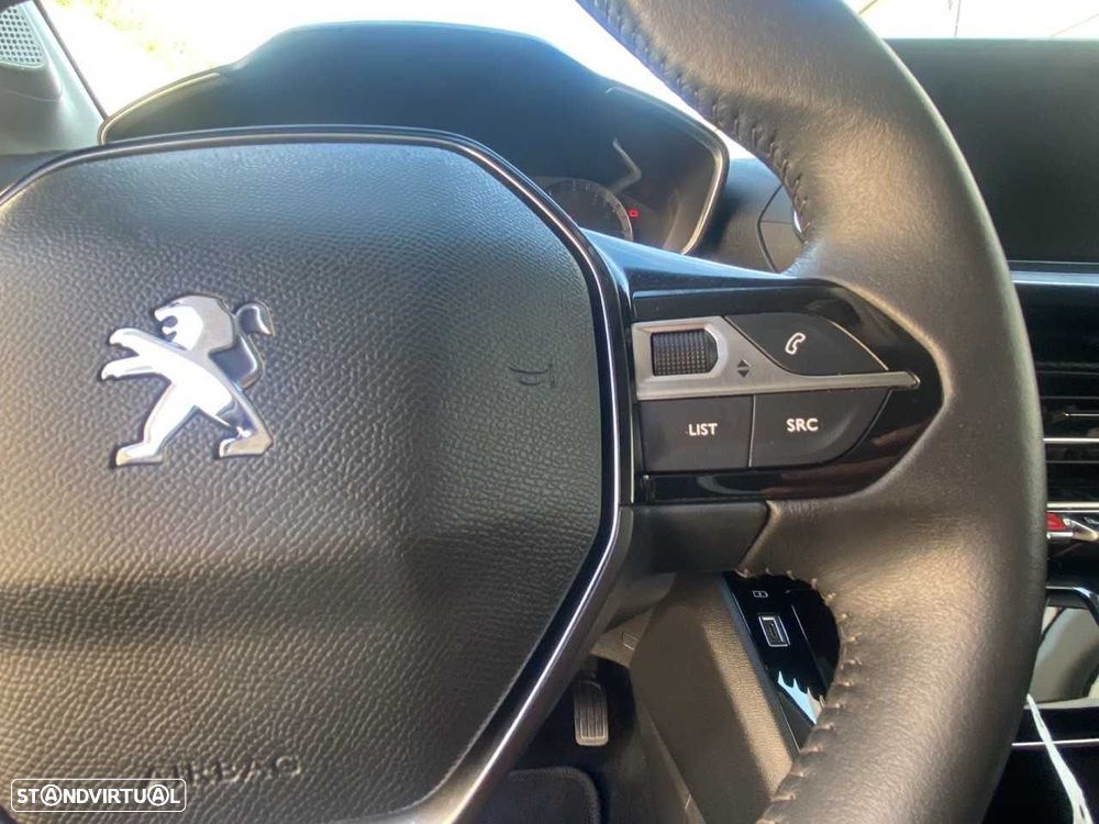 Peugeot 208 - 12