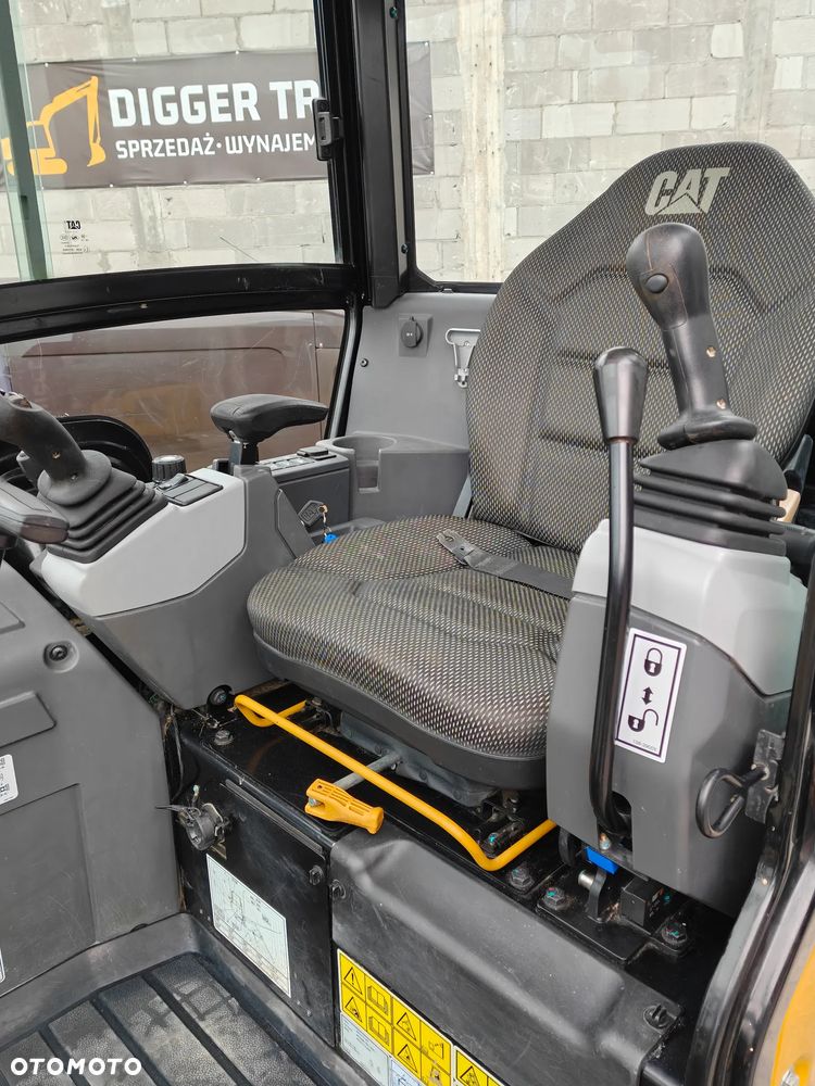 Caterpillar 301.6 - 12