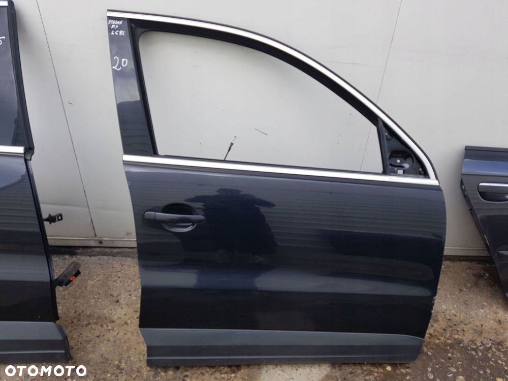 VW TIGUAN I 5N 06-15r DRZWI PRAWE PRZÓD LC9X