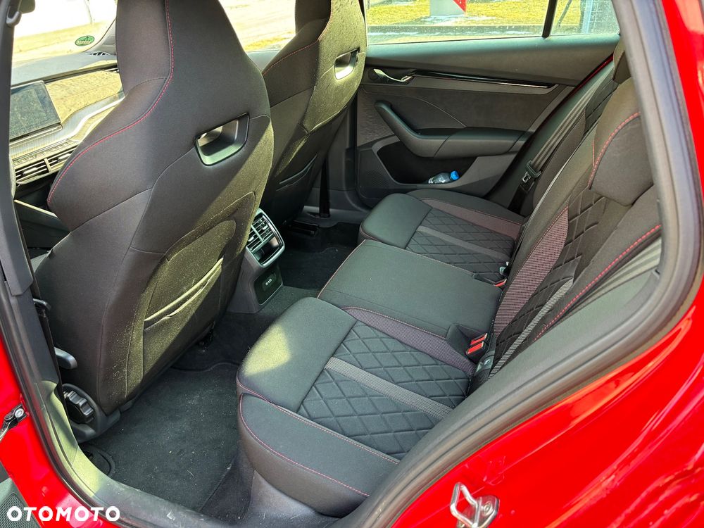 Skoda Octavia 1.4 TSI DSG RS - 10