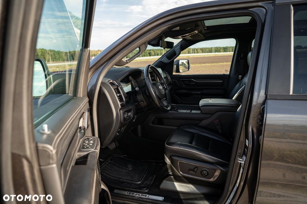 RAM 1500 Crew Cab Shortbed Limited - 25