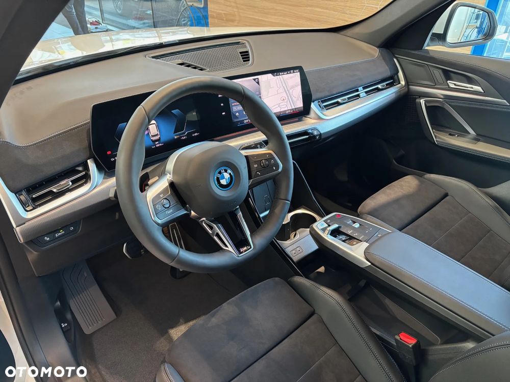 BMW iX1 eDrive20 66.5kWh M Sport Edition - 8