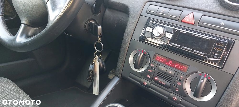 Audi A3 3-drzwiowe 1.6 Ambiente - 30