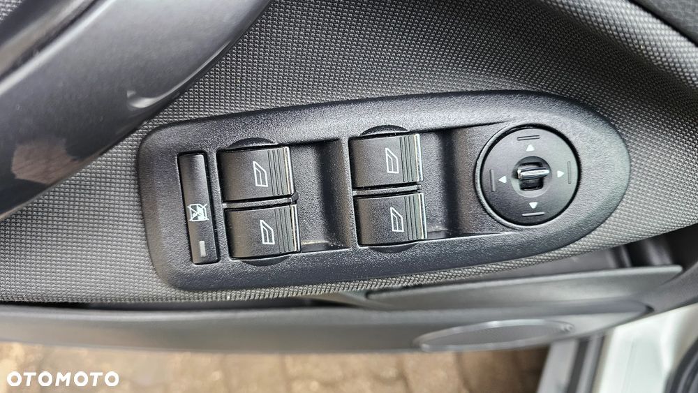 Ford Kuga 2.0 TDCi 2x4 Titanium - 19