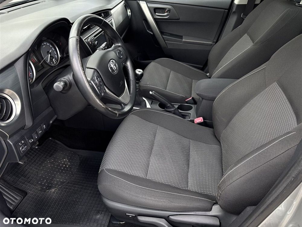 Toyota Auris 1.6 Premium - 10