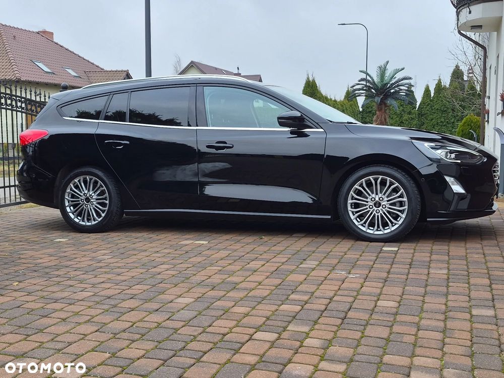 Ford Focus SW - 32