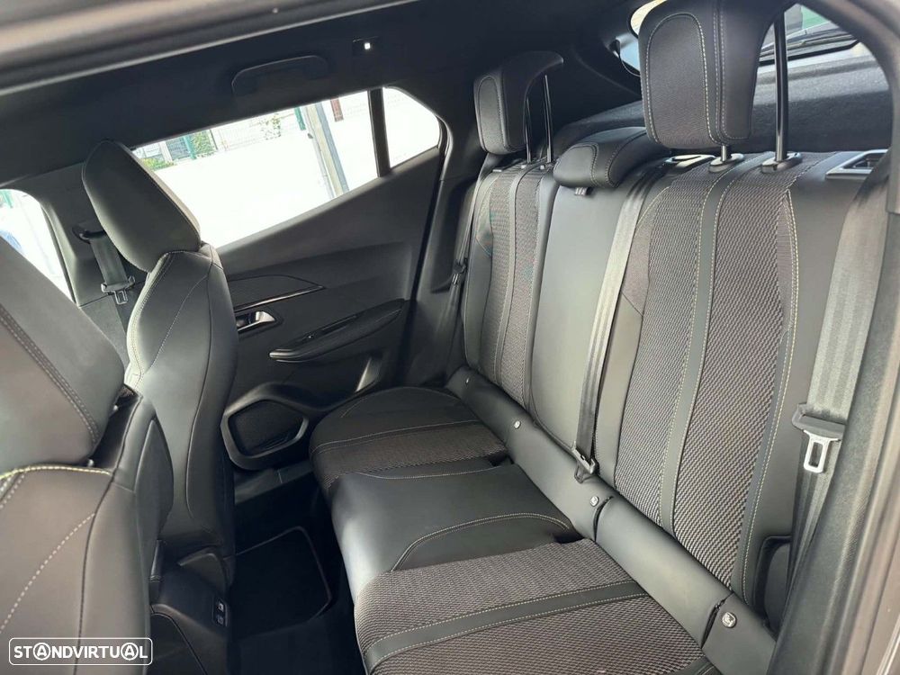 Peugeot 2008 1.2 PureTech GT EAT8 - 28