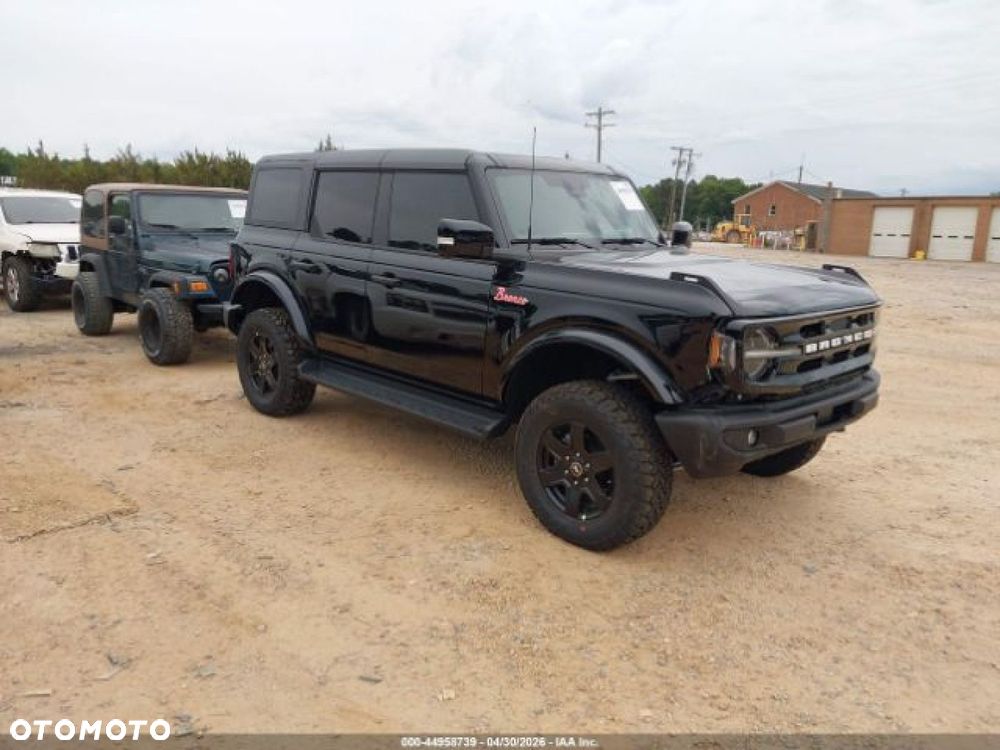 Ford Bronco - 7