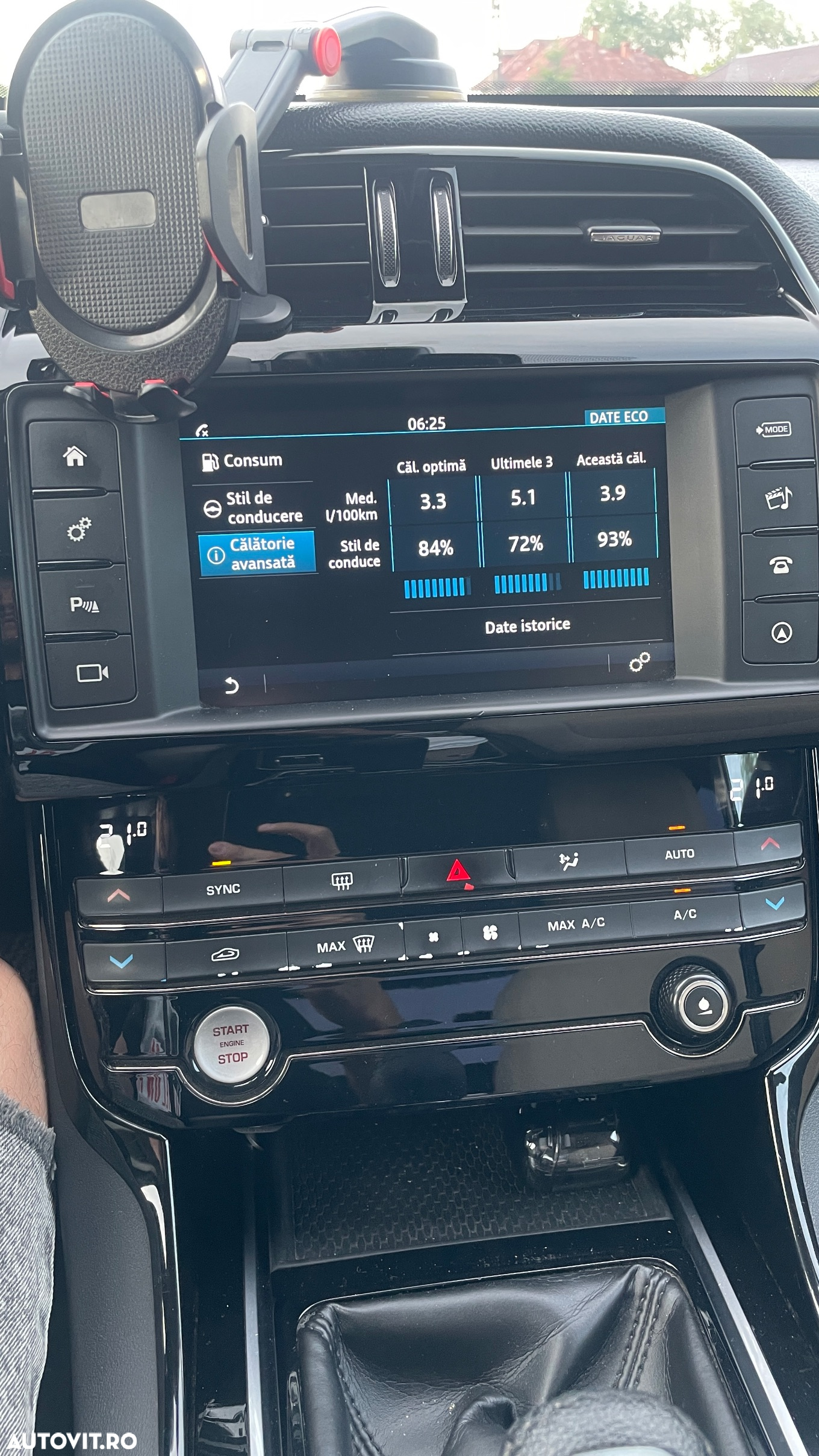 Jaguar XE 2.0 Portfolio - 10