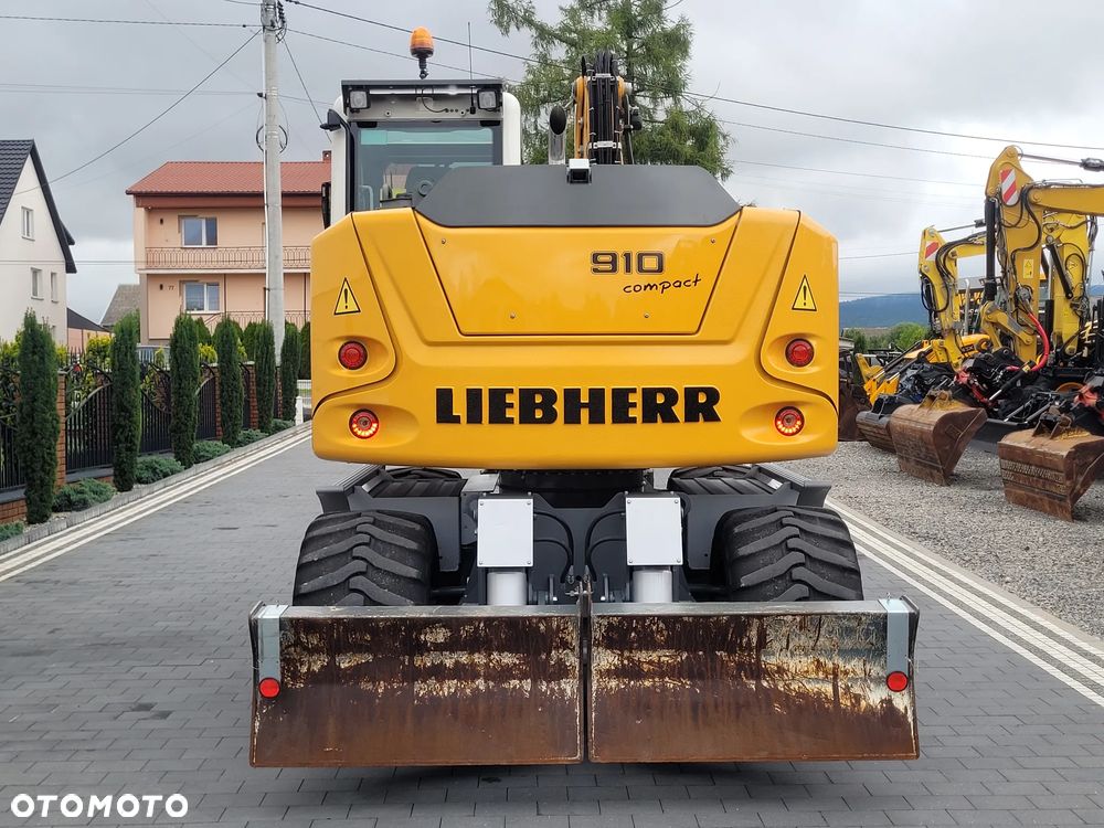 Liebherr A910 compact / 3 łyżki + widły / 2018rok / 2 x pług / - 5