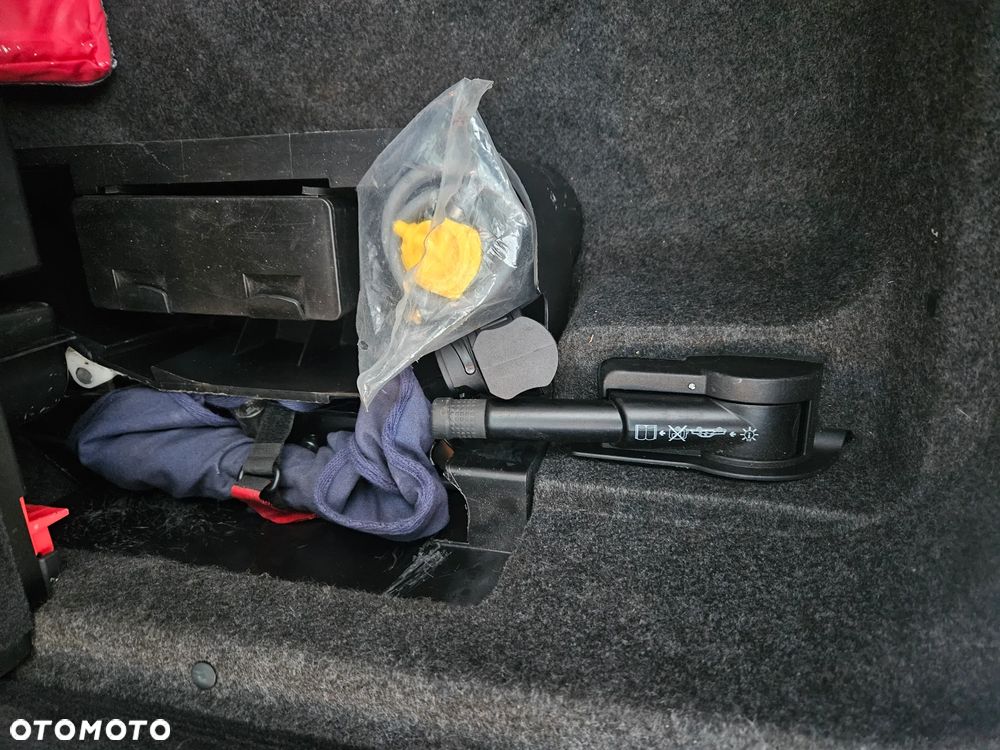 Mercedes-Benz Klasa E 280 CDI 4-Matic Avantgarde - 35