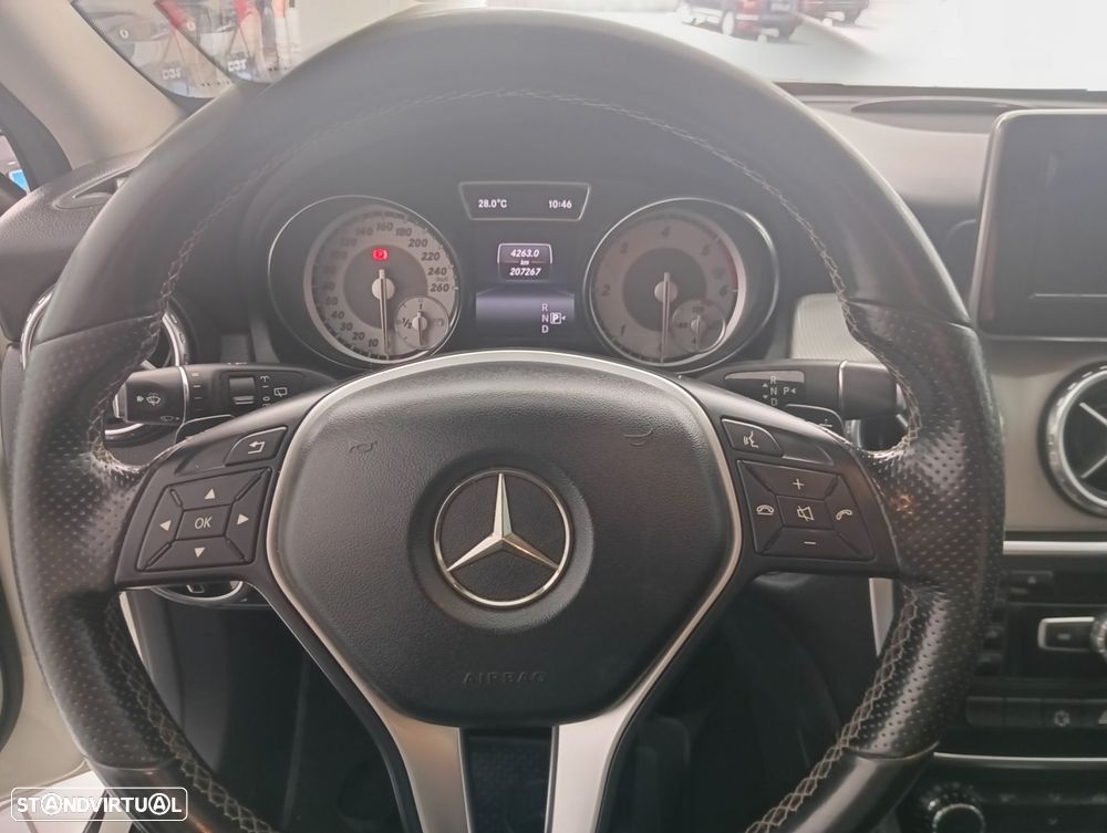 Mercedes-Benz GLA 200 CDI Urban Aut. - 23