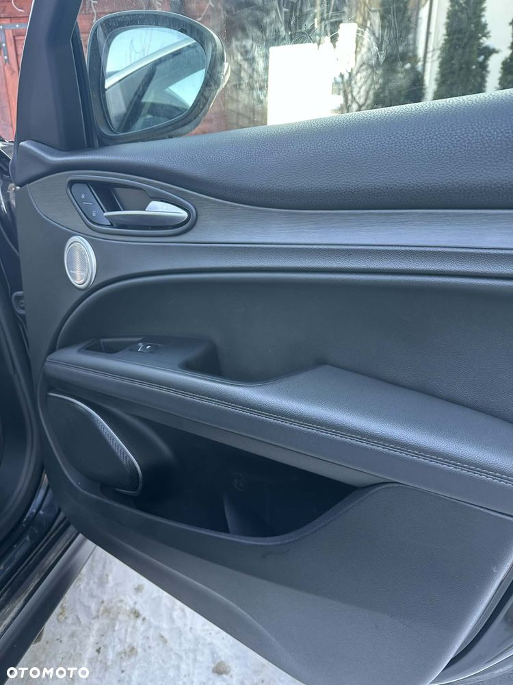 Alfa Romeo Stelvio 2.0 Turbo 16V AT8-Q4 Ti - 24