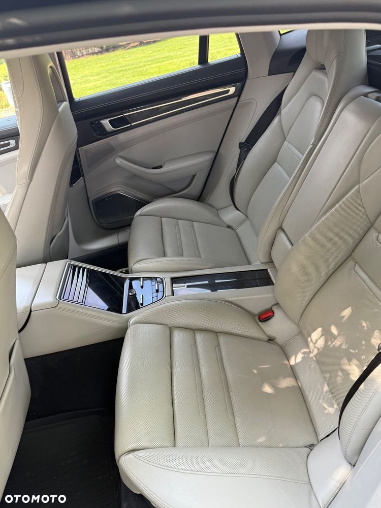 Porsche Panamera 4S - 6