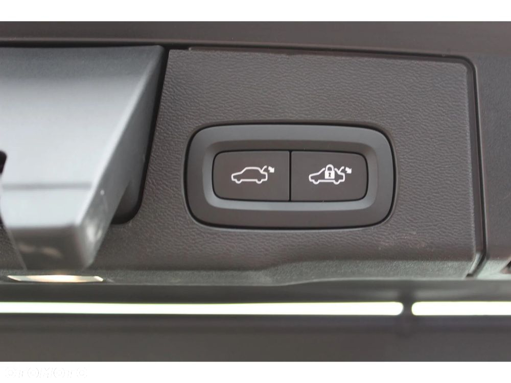 Volvo XC 60 B5 B AWD Plus Dark - 14