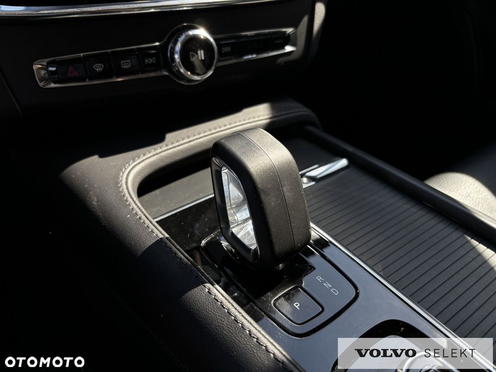 Volvo V90 Cross Country - 12
