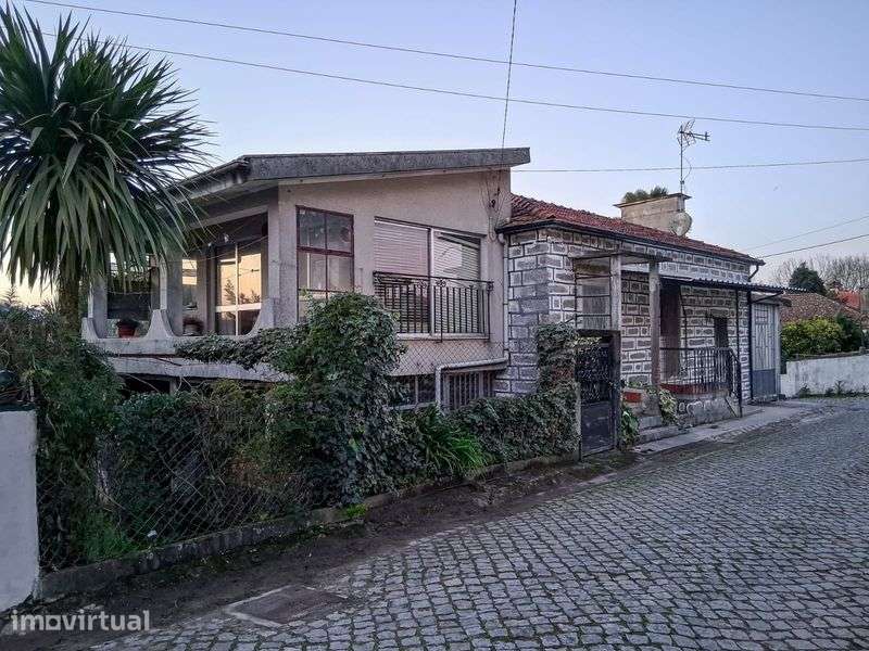 Moradia no Louro para restaurar - Grande imagem: 2/3
