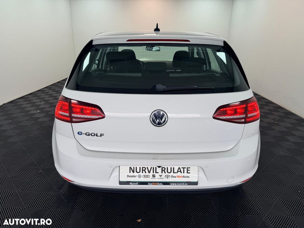Volkswagen Golf - 11