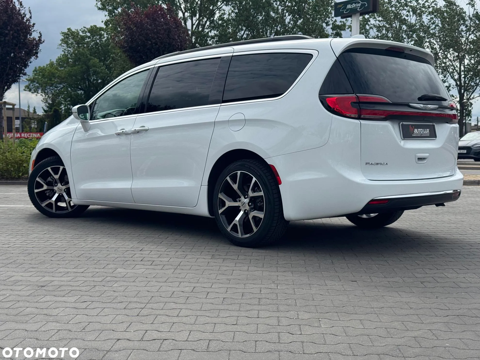 Chrysler Pacifica - 3