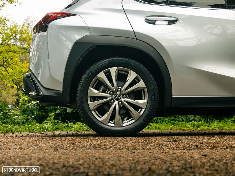 Lexus UX 250h Sport - 19