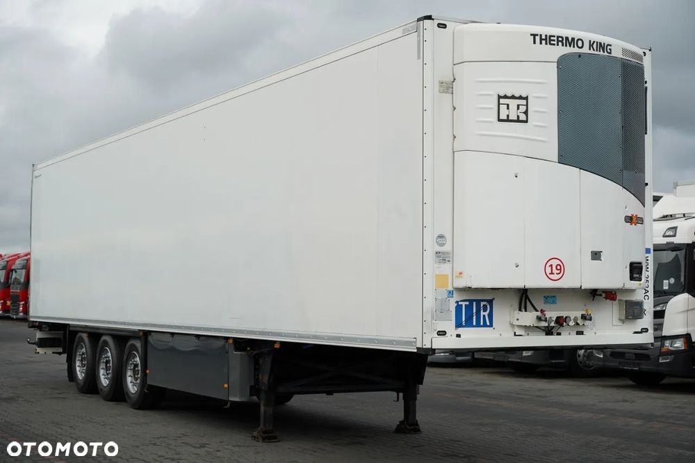 Schmitz Cargobull CHŁODNIA / THERMO KING SLX 300 / HAKÓWKA / HAKOWA / OŚ PODNOSZONA / KOSZ NA PALETY