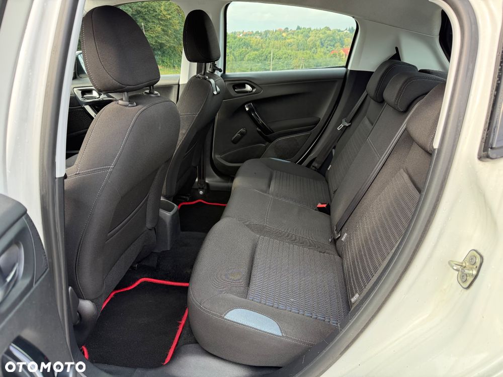 Peugeot 208 120 VTI Automatik Allure - 14