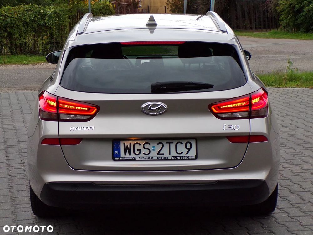 Hyundai i30 blue Kombi 1.6 CRDi Premium - 9