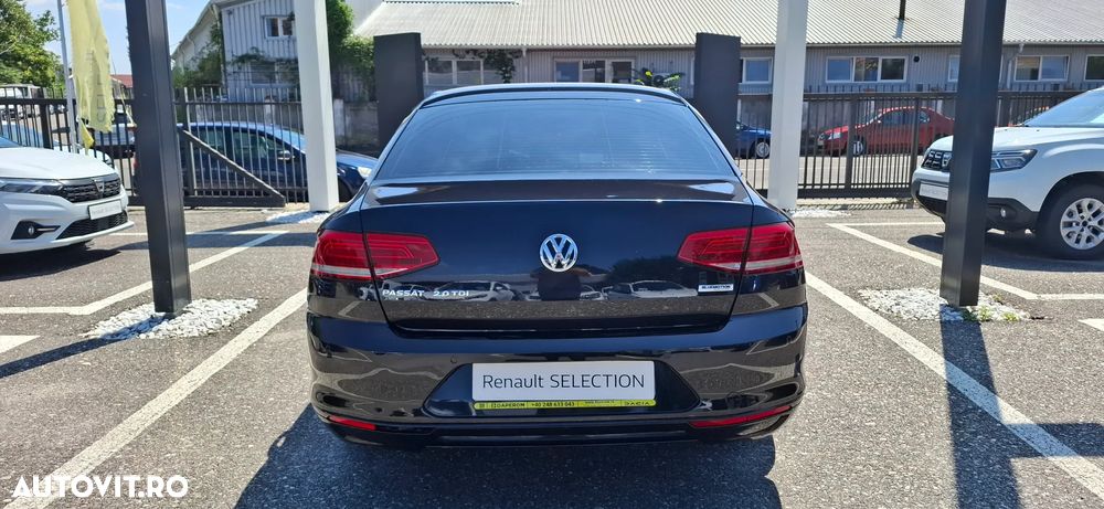 Volkswagen Passat - 11