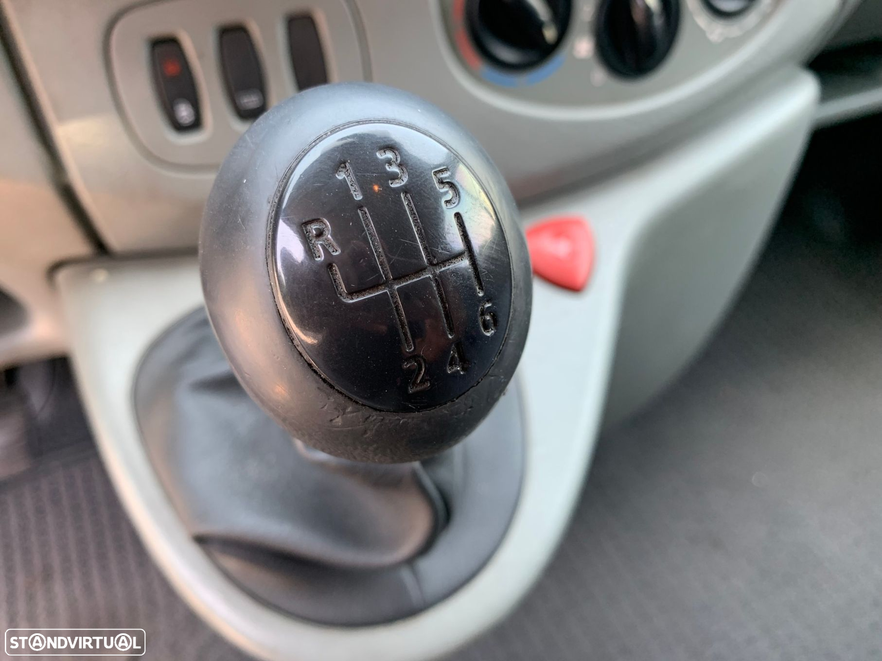 Renault Trafic 1.9 dCi L1H1 1T 100 9L - 42