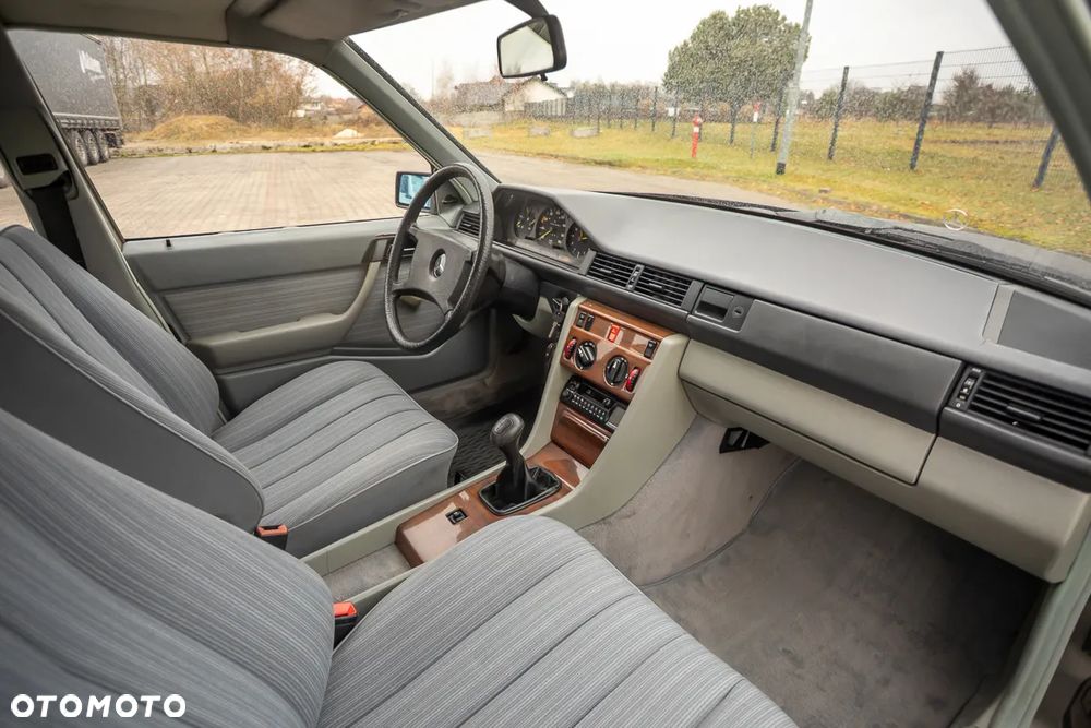 Mercedes-Benz W124 (1984-1993) - 23