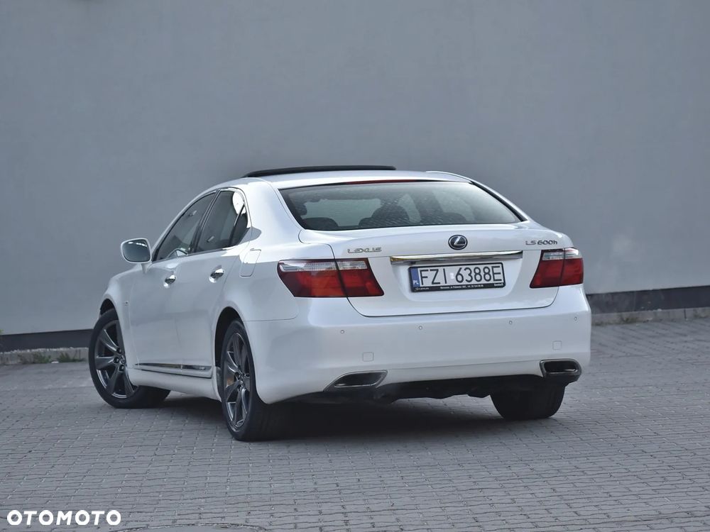 Lexus LS 600h Superior - 10