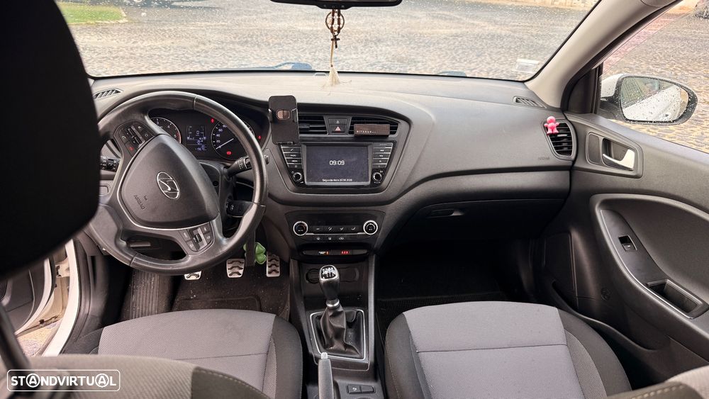 Hyundai i20 Active 1.4 CRDi Comfort Navi - 6