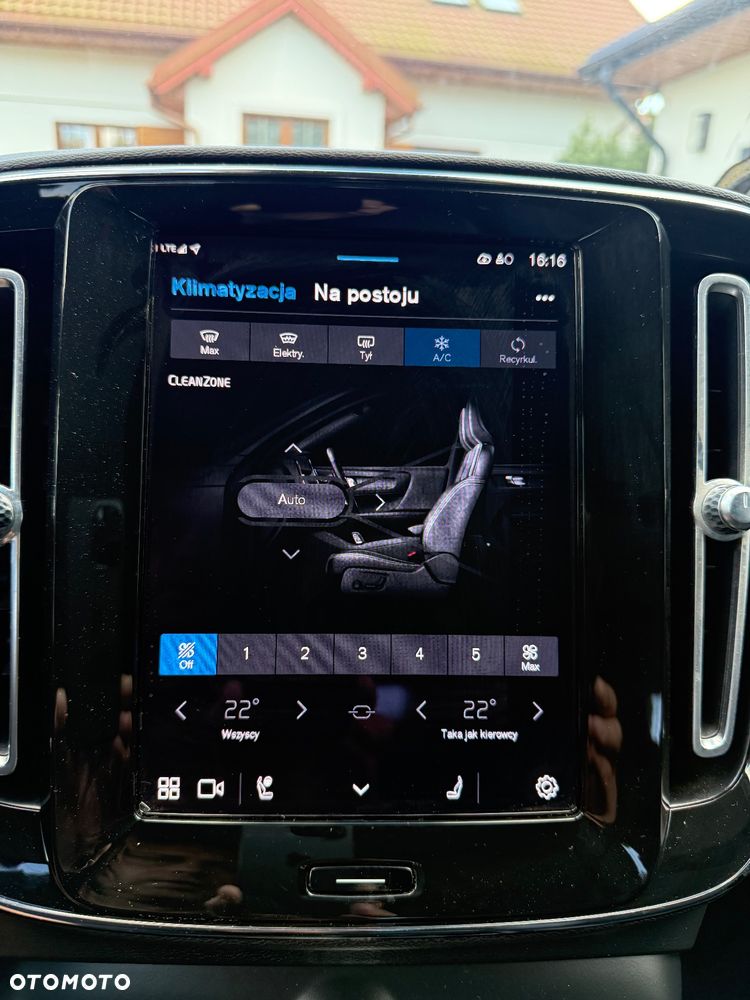 Volvo XC 40 B3 Plus Dark - 38