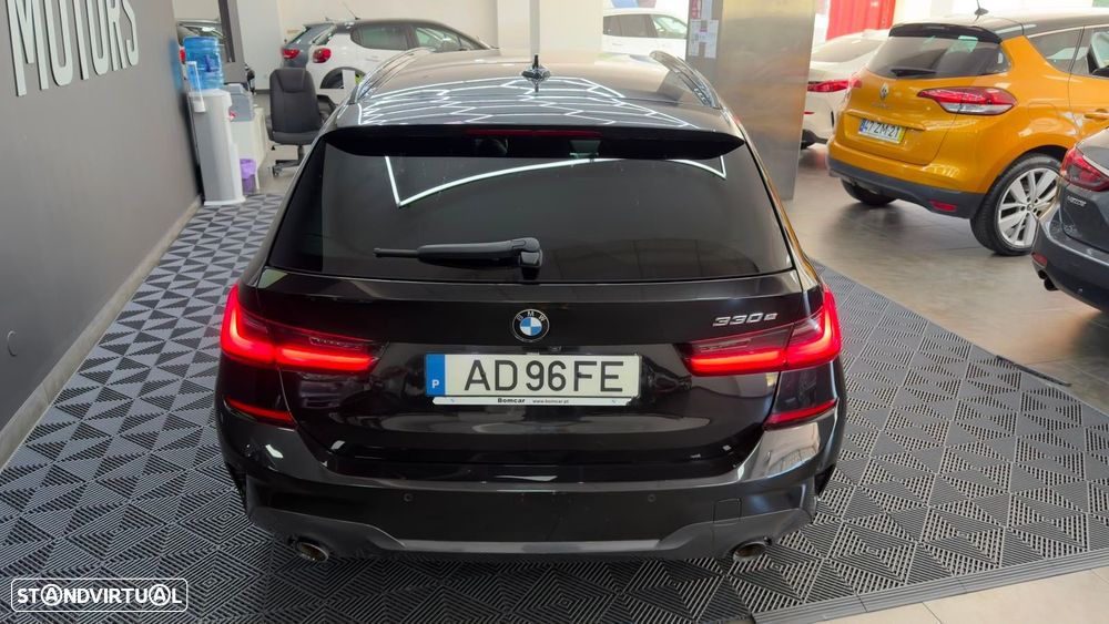 BMW 330 e Pack Desportivo M Pro Auto - 10