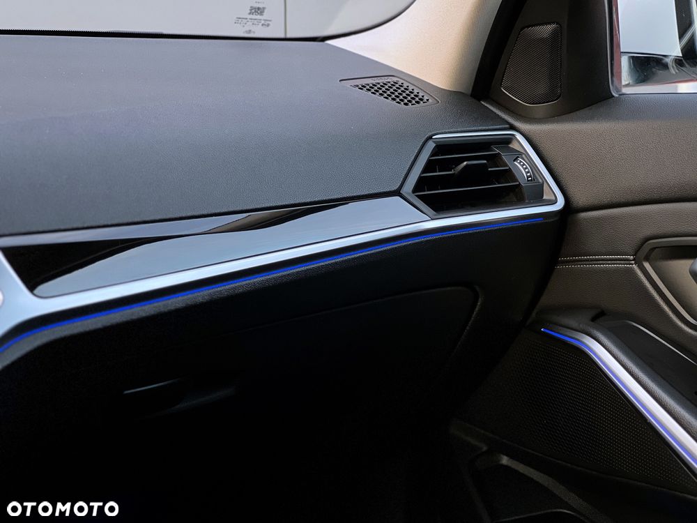 BMW Seria 3 320d Sport Line Shadow sport - 31